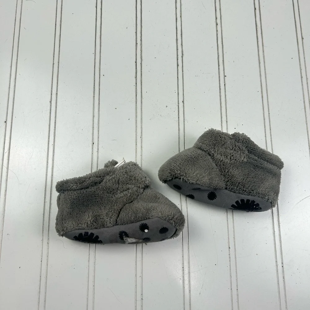 UGG Bixby Crib Shoe Slippers in Soft Gray Infant Size 2/3